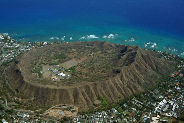 Aerial,View,Of,Diamondhead,,Kapahulu,,Kahala,,Pacific,Ocean,On,Oahu,